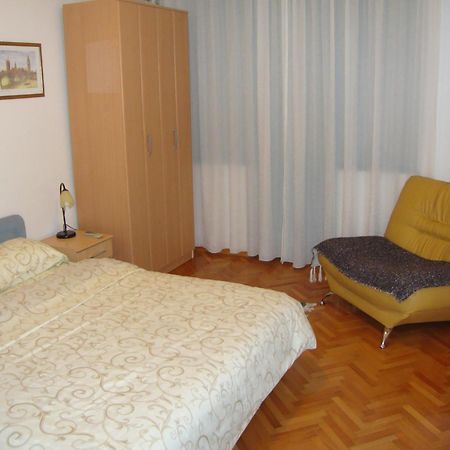 Centre Point Apartment 포드고리차 객실 사진